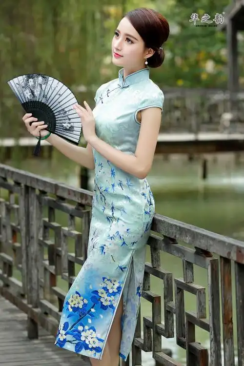 华之韵2015新款数码印花定位花手工盘扣传统包边开衩长旗袍8009