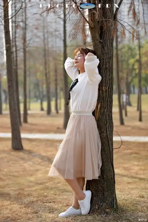 小能手湖南妹子在鹤山公园外拍