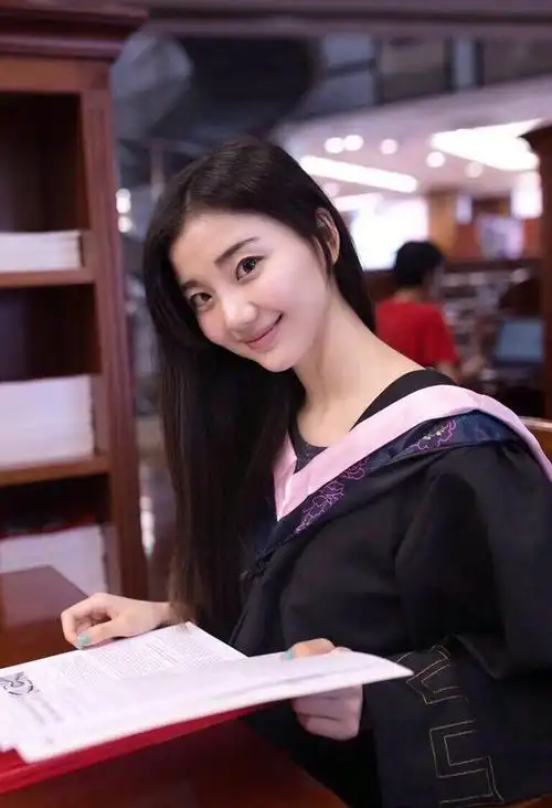 组图:高颜值爆表丁婷婷走红,妥妥女神学霸范儿