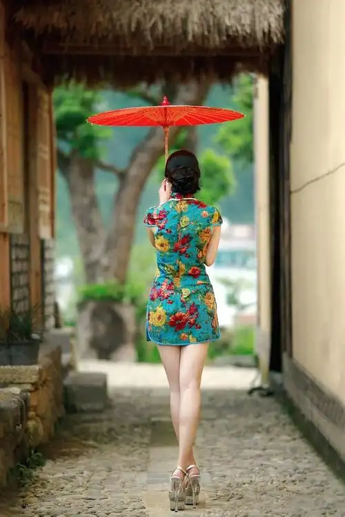 有着江南古韵风情的旗袍丽人