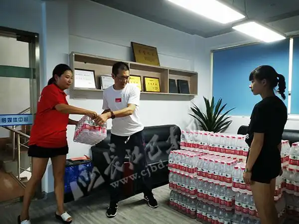 新闻 >详情据了解,巴东达利商行主要从事饮料代理批发,旗下有达利园