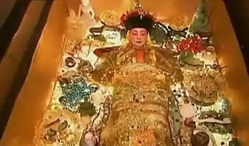 慈禧出殡时的怪事,棺材中流出新鲜血液,其中原因被一外国人破解