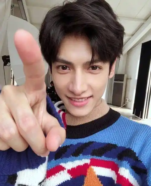 原创《香蜜》杨紫童年照,邓伦童年照,罗云熙童年照,你喜欢谁?