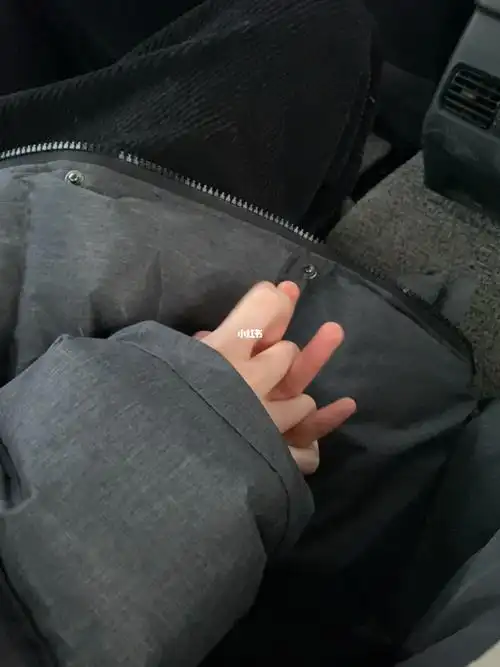 和她拉手手闺蜜