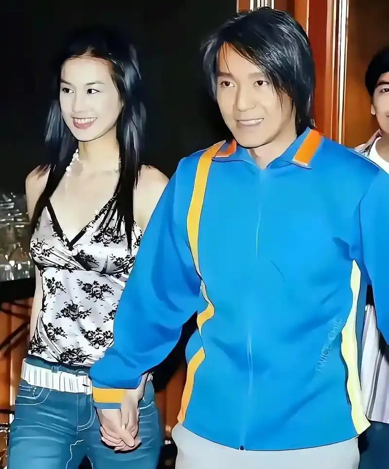 如果当时结婚了,现在孩子该上大学了吧! #周星驰#人物故事