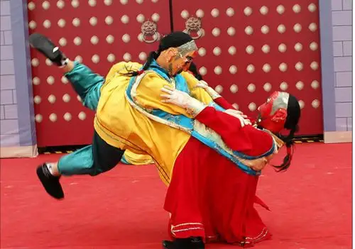 满族二贵摔跤_燕赵文化