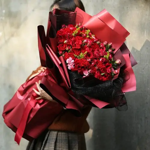 网红超大花束巨型熊抱抖音创意彩色满天星同城鲜花速递绣球混搭韩