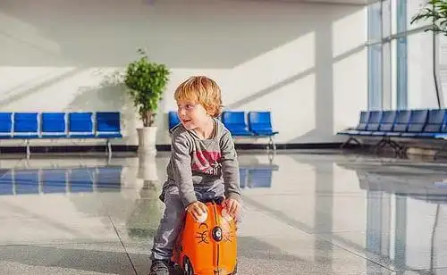 假期带小宝宝坐飞机,这些准备工作,宝爸宝妈重视起来