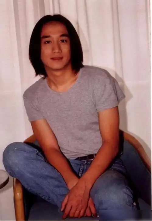 黄磊年轻的时候属于"三高"演员,情商高,智商高,颜值高.