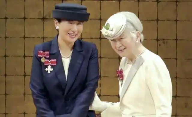 日本明仁皇后:被用作生育工具,为天皇生2子1女,拒绝与天皇合葬