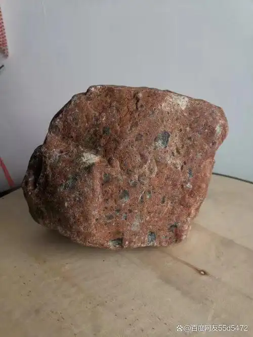 071公斤,规格为17*15*14cm的月球碳质球粒陨石,不知从天上陨落了多少