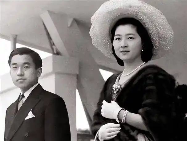 明仁天皇:拒绝参拜靖国神社,成为200年来首位生前退位的天皇_日本