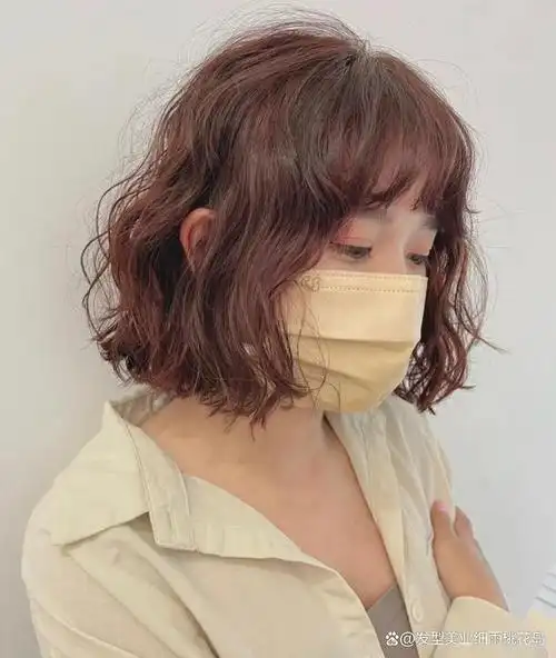 松软耐看的短发全头烫