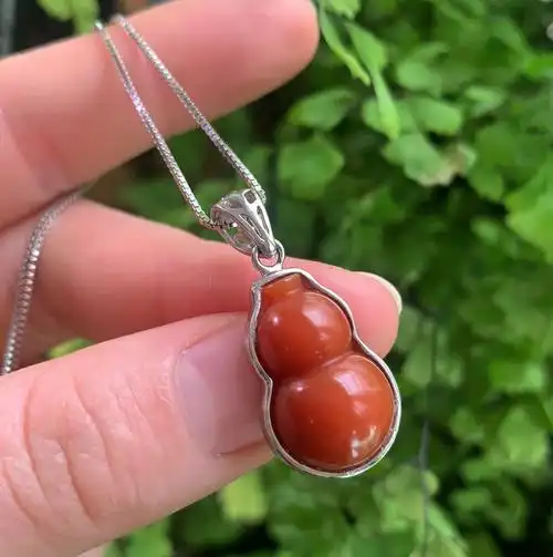 杨玉家云南天然黄龙玉鸡血红镶嵌葫芦锁骨吊坠颈饰