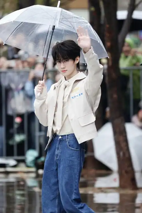 张真源戴眼镜好斯文败类