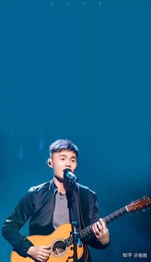 有哪些适合做壁纸的李荣浩照片