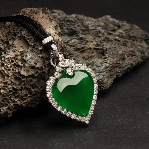 翡翠物语 天然a货翡翠 冰种满绿 精美18k金镶嵌心形 吊坠-珠宝首饰
