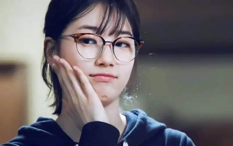 《当你沉睡时》秀智可爱剧照桌面壁纸