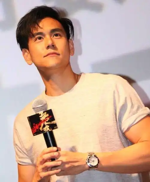 行走的荷尔蒙彭于晏,都戴过哪款浪琴手表?