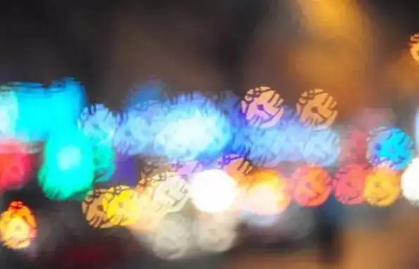 近视就是看近清楚看远模糊;而散光则是看近看远都不清楚,且看东西有