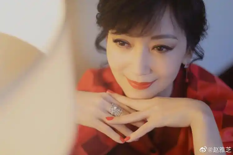 打开凤凰新闻,查看更多高清图片赵雅芝岁月静好 等待春天的到来!