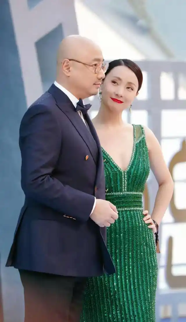 原来小陶虹也是高级脸,剪眉上刘海发型,复古优雅又减龄!