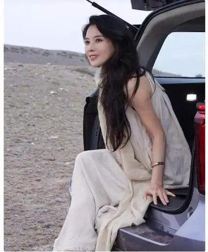 汪峰新女友和前夫昔日合照曝光,大量私人生活照片公开