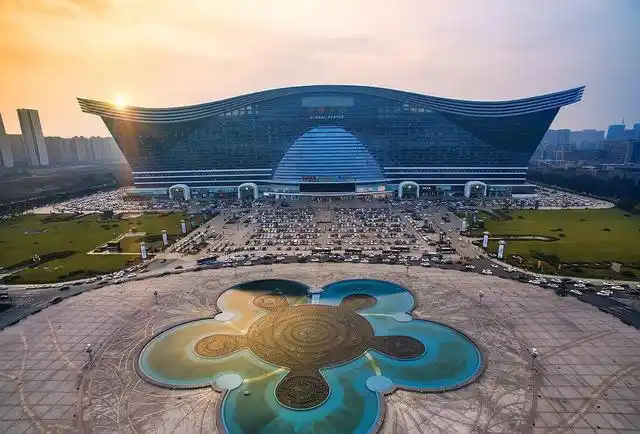 一座城市建筑和一个商人的野心——成都新世纪环球中心