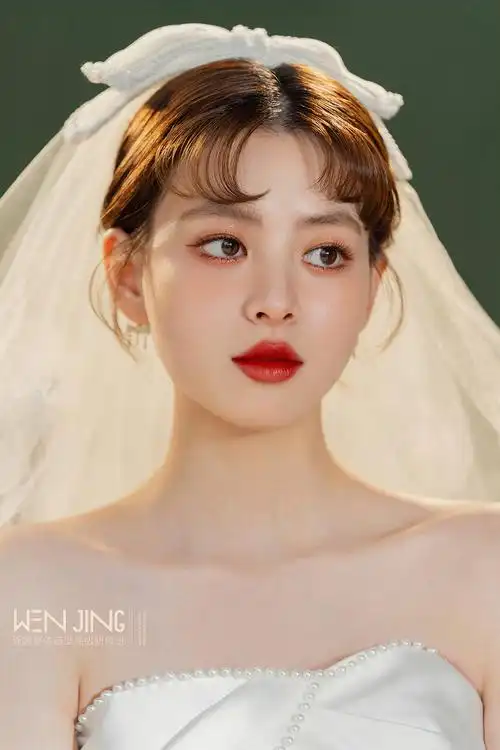 文静造型的化妆造型作品《甜美少女短发新娘》