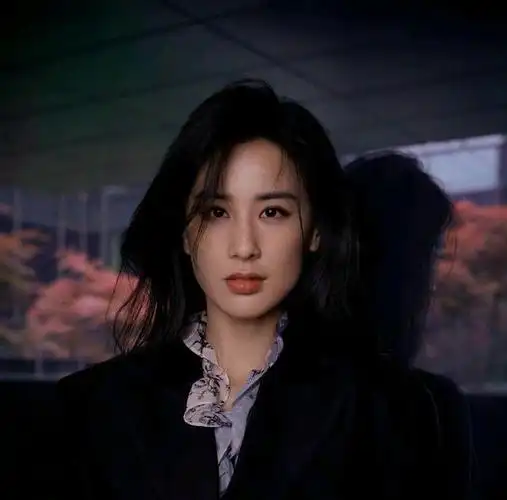 黄圣依面相分析.