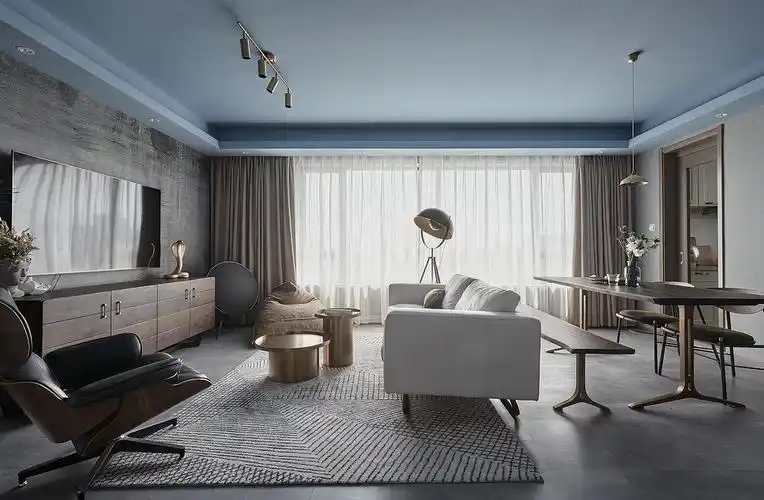 墙和天花哪个颜色深?