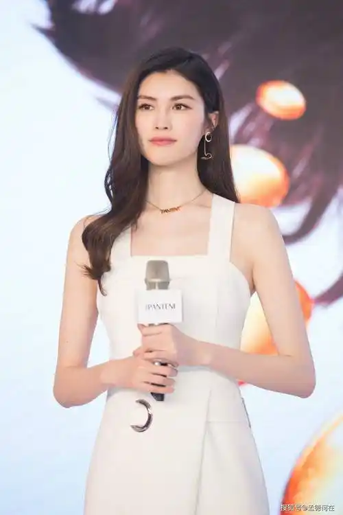 原创不愧是维密模特世界级女神何穗写真赏