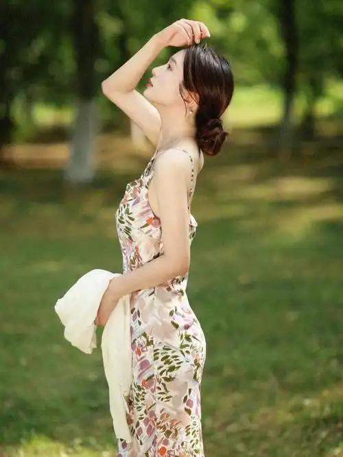 那么女人在拍照的时候要怎么拍才能更有气质呢?