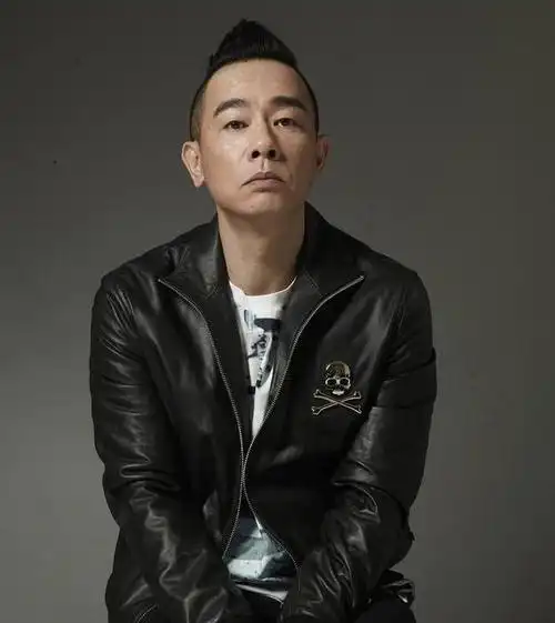 13岁挣钱养家,爆火时母亲离世,被卖掉的弟弟是永远的痛|陈小春|古惑仔