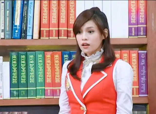 萌学园素材抱图关注