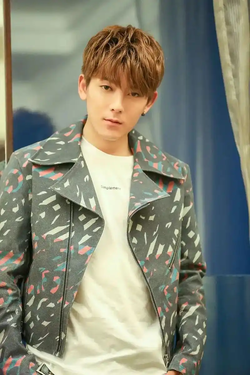 旋风少女方廷皓好帅 - 抖音