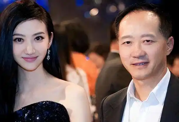 景甜和父母因为退学事情大吵一架,这是十多年来第一次她敢顶嘴.