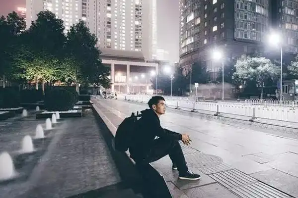 空巢青年是什么意思独自在大城市打拼的年轻人