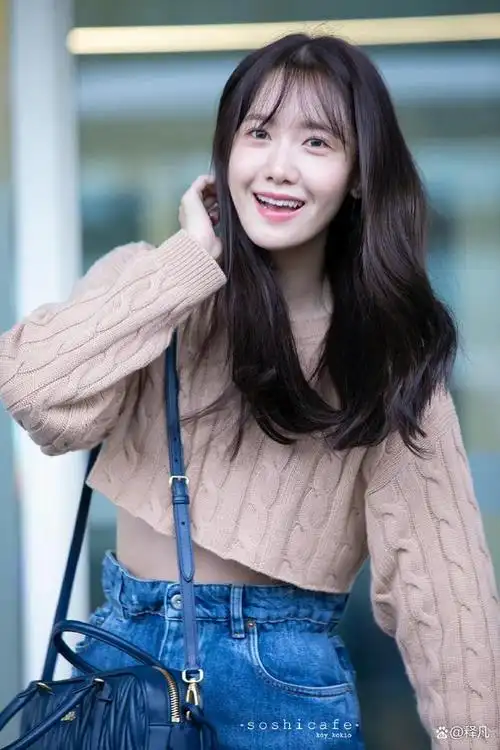 韩国女星林允儿大秀小蛮腰!五官精致身材曼妙美得让人窒息