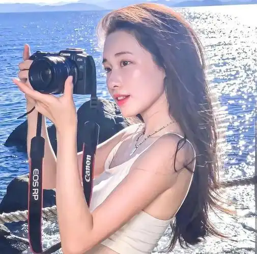 头像高级感白底女生头像