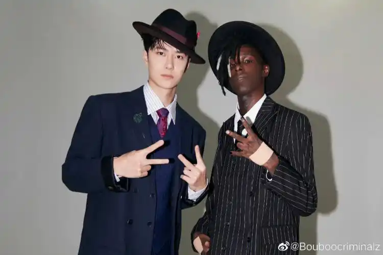 一波王炸王一博合照