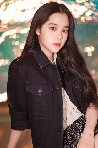 欧阳娜娜简约的全黑打扮酷劲又俏皮 – 尚街拍