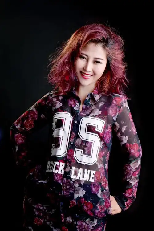 歌手——蓝琪儿凭借一首《爱火》贯穿亿万人心