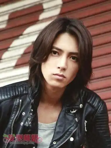 男生中分长发怎么梳 2017男士流行长发图片