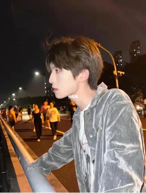 亚麻冷棕男生秋冬发色推荐/男生染发1染发前可以几天不洗头,保护头皮