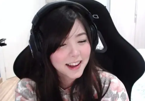 mayumi在斗鱼直播欸