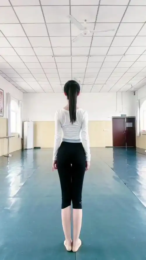 美7惠: 情网#零基础学舞蹈 #背影 #跳舞