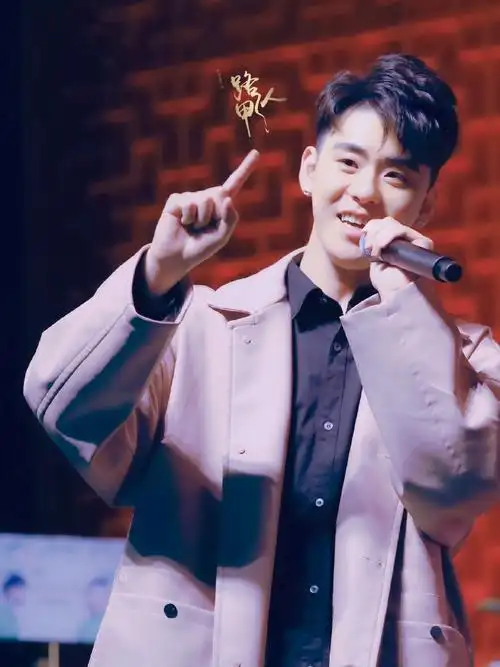 张云雷 好好爱他#灿烂的不是阳光是你的笑靥用笑容开启#七月#的第