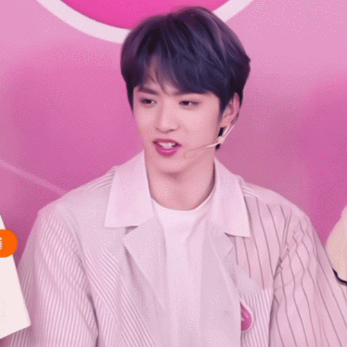 刘耀文口红色号##刘耀文的嘴唇好粉