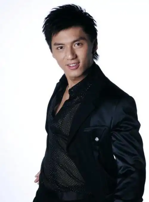 袁伟豪早年帅气图片